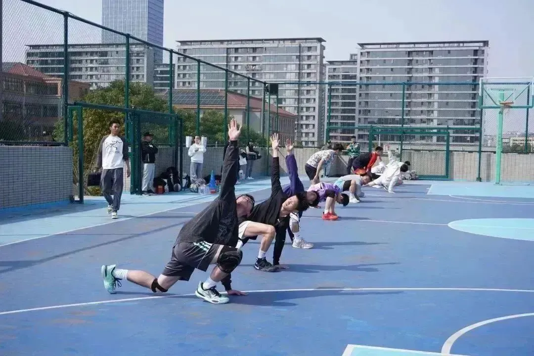 如何利用高科技设备解决篮球训练中的常见问题_1